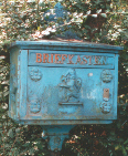 Gusseisener Hessischer Landpost-Briefkasten, wie er ab 1861 eingesetzt wurde