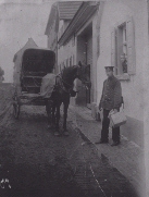 Fahrender Briefträger Winter in Monzernheim um 1920